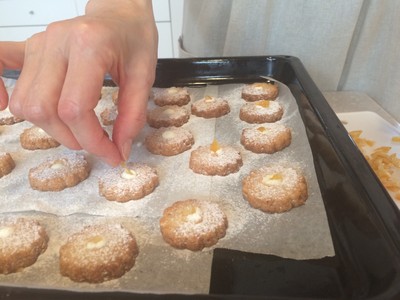 20150625145516.25キャトルサブレ制作中.jpg