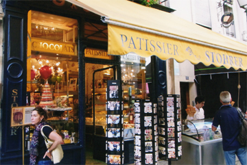 「ストレール」はパリで最も歴史の古いパティスリーというだけあって歴史の重みを感じさせるお店